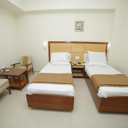 Jaya Residency Hotel Kākināda Kültér fotó