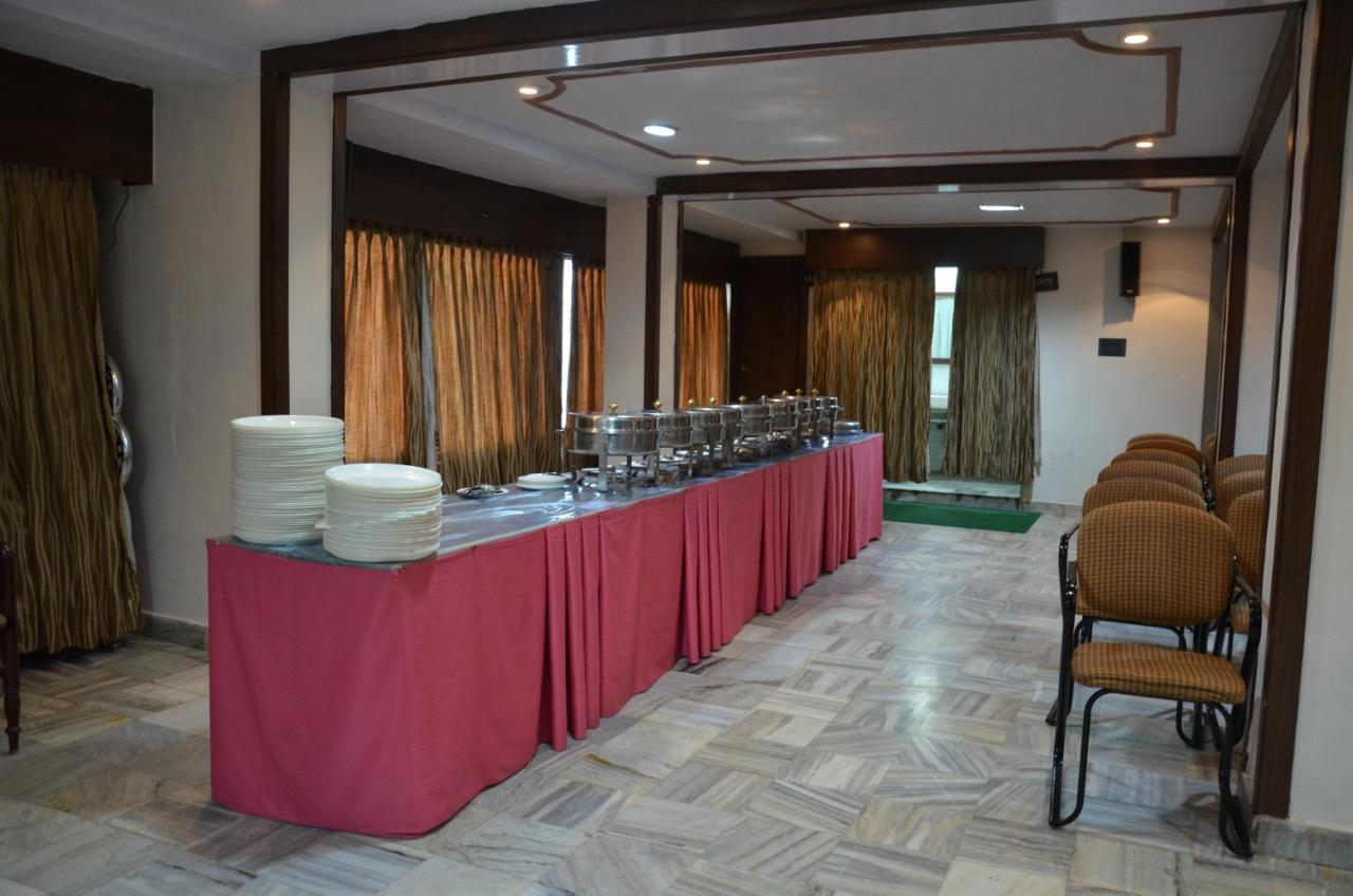 Jaya Residency Hotel Kākināda Kültér fotó