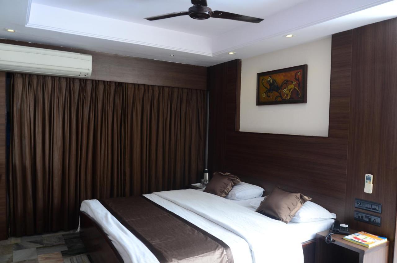 Jaya Residency Hotel Kākināda Kültér fotó