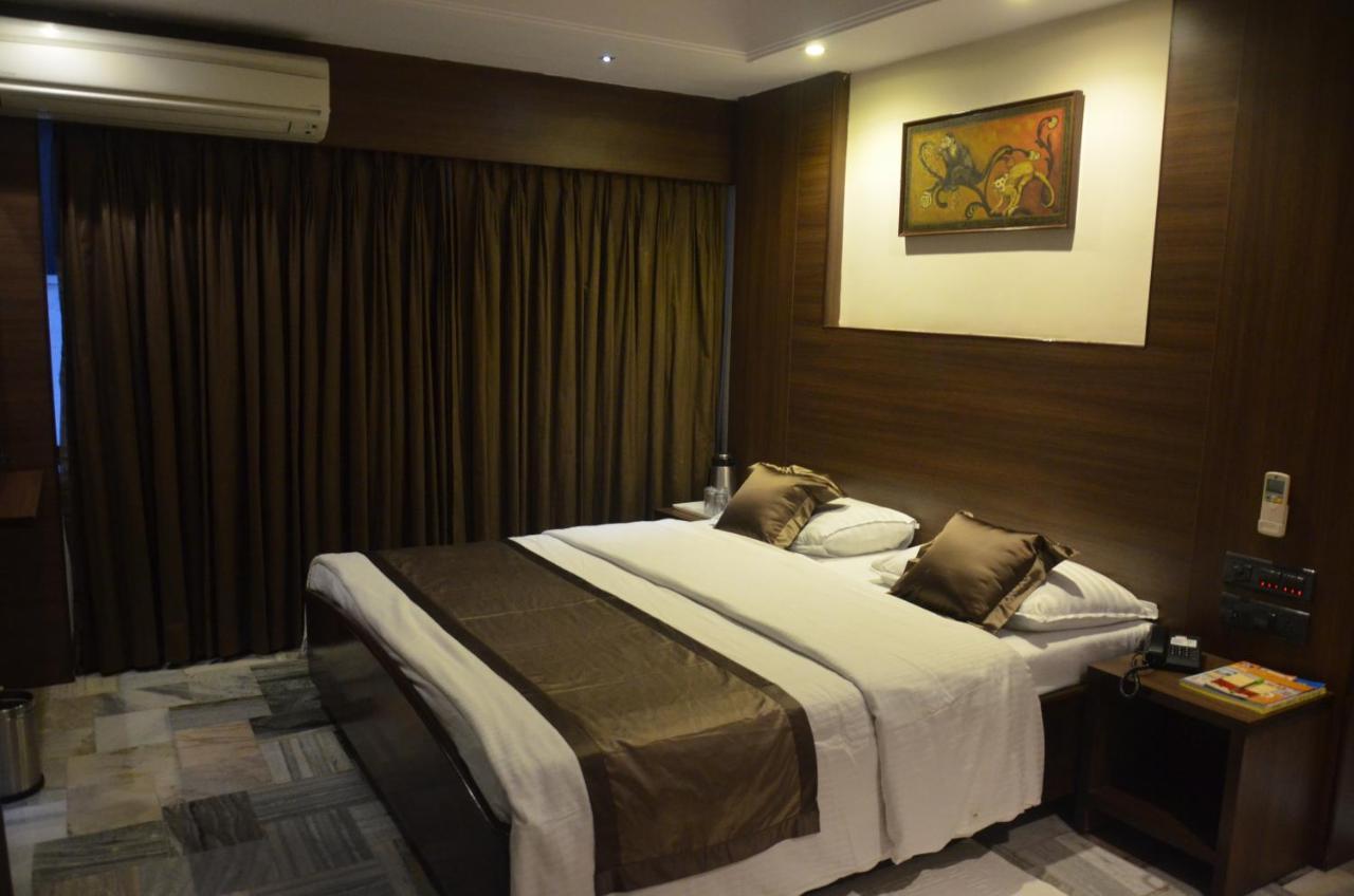 Jaya Residency Hotel Kākināda Kültér fotó