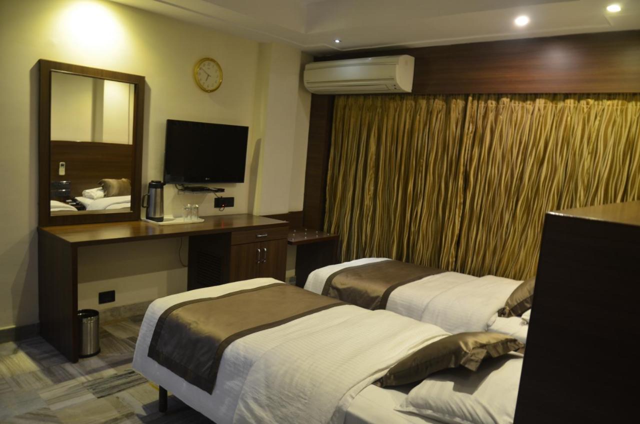 Jaya Residency Hotel Kākināda Kültér fotó