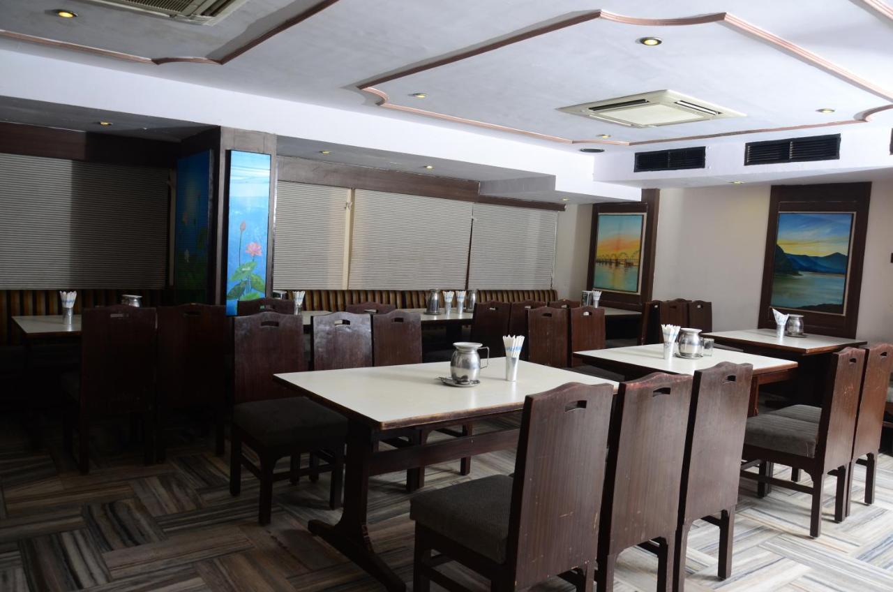Jaya Residency Hotel Kākināda Kültér fotó