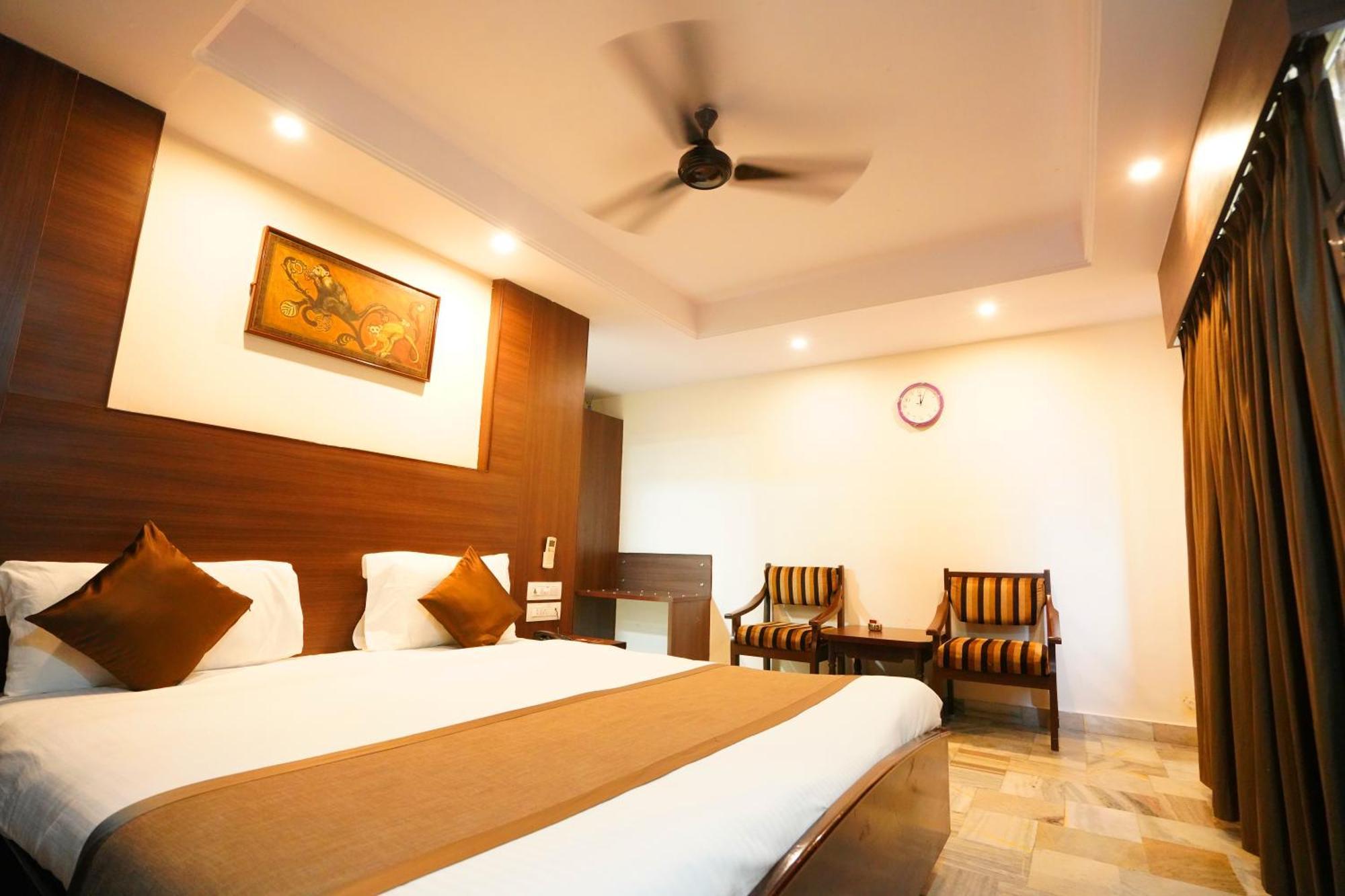 Jaya Residency Hotel Kākināda Kültér fotó