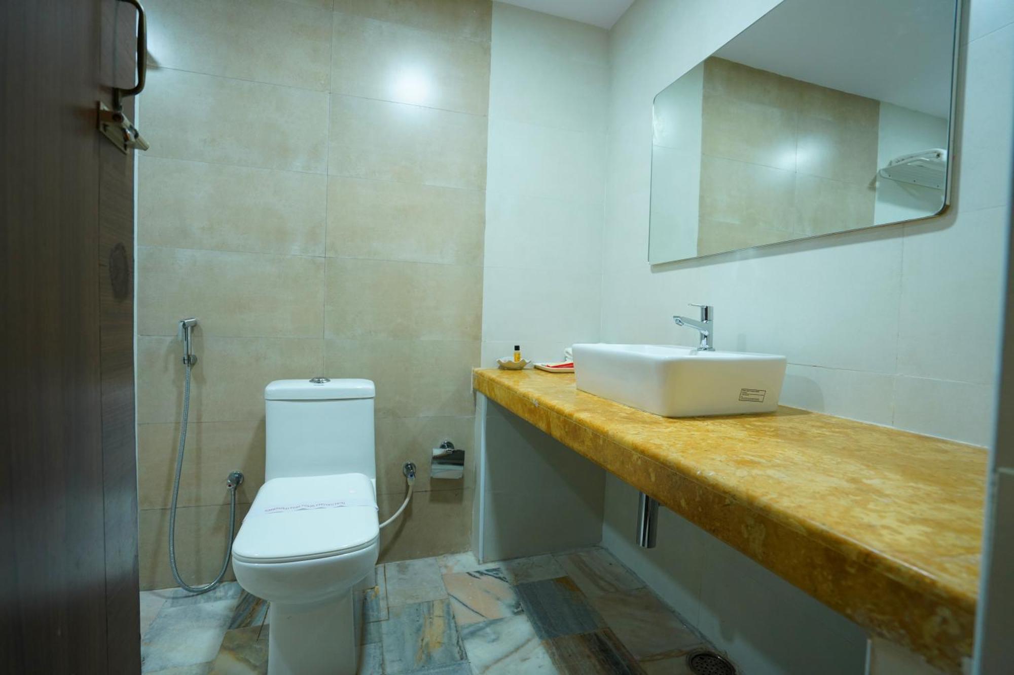 Jaya Residency Hotel Kākināda Kültér fotó