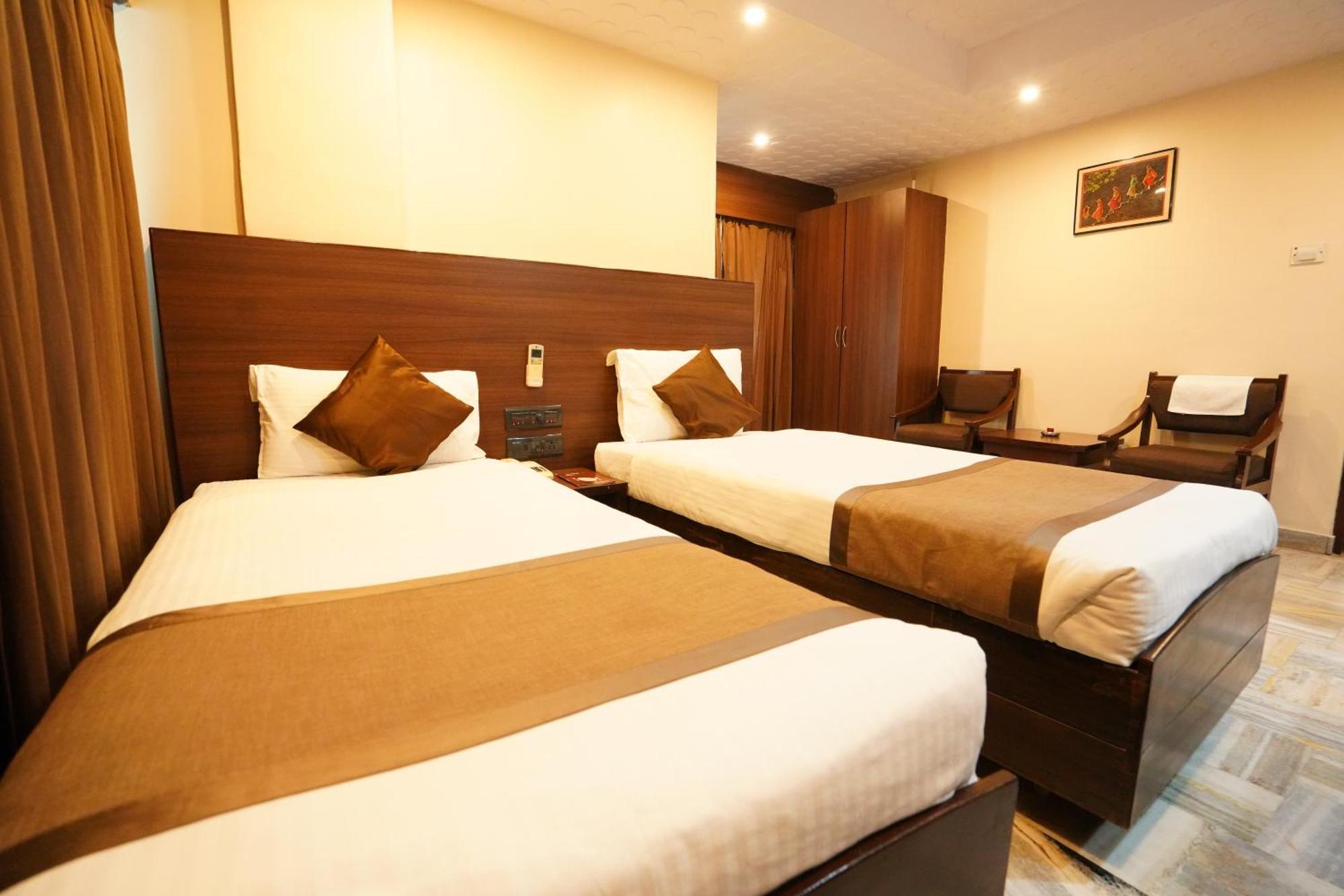 Jaya Residency Hotel Kākināda Kültér fotó