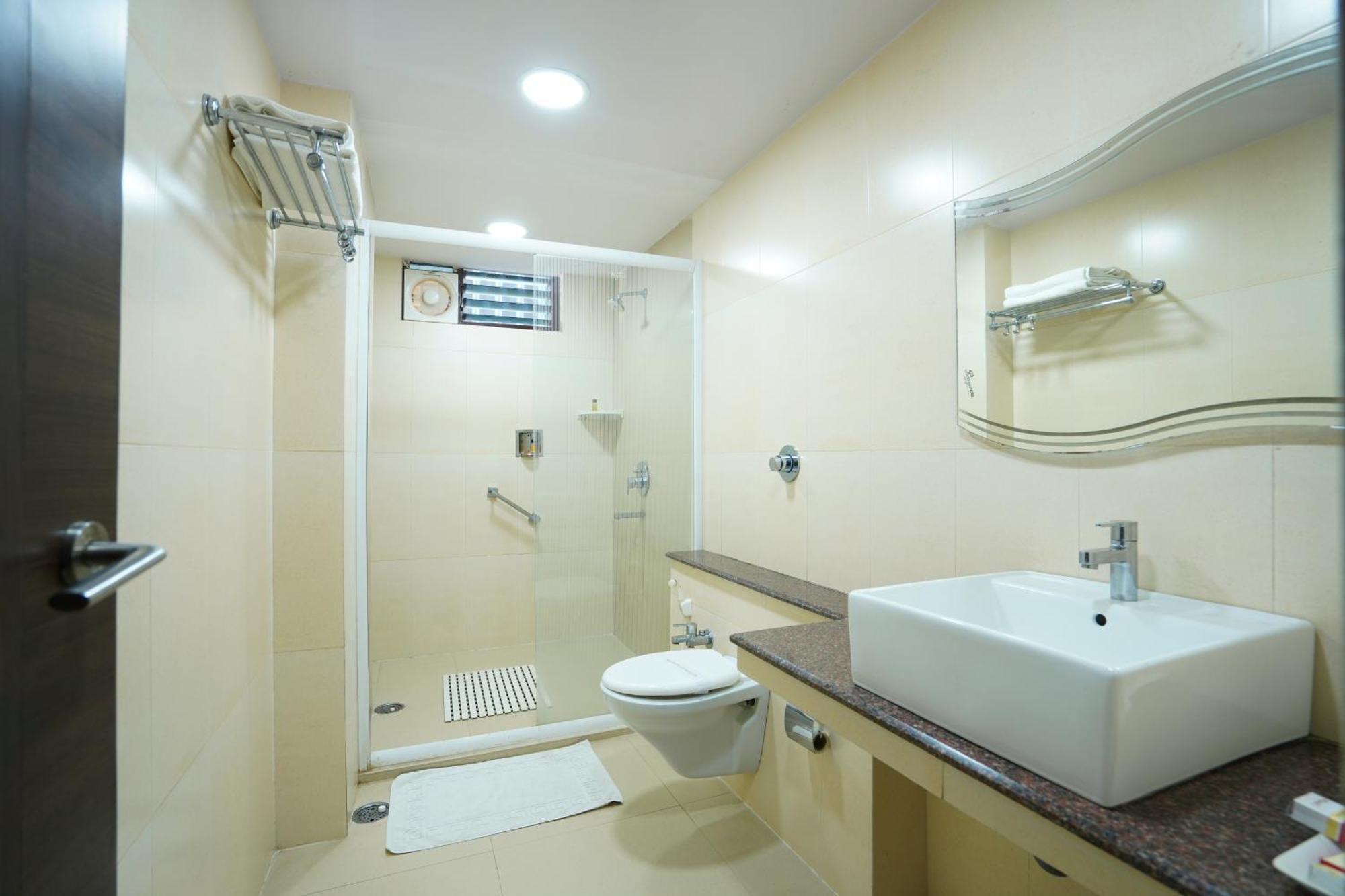 Jaya Residency Hotel Kākināda Kültér fotó