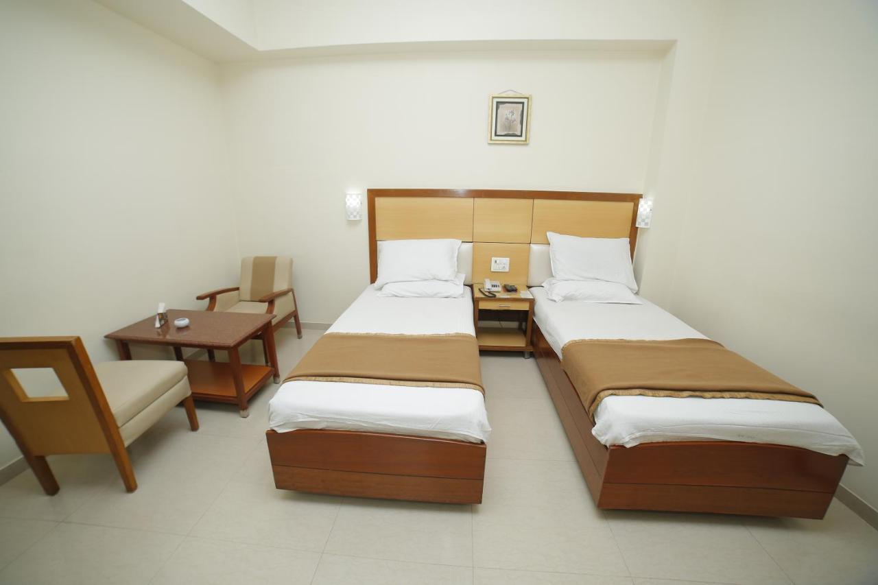 Jaya Residency Hotel Kākināda Kültér fotó